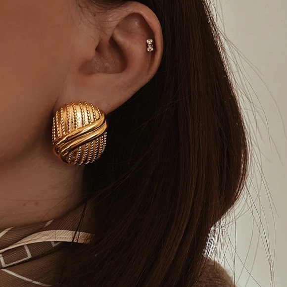 Ridge Statement Oval Earrings - Picture 2 of 5